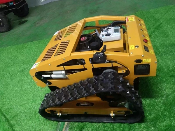 無線遙控割草機(jī)告別傳統(tǒng)除草模式